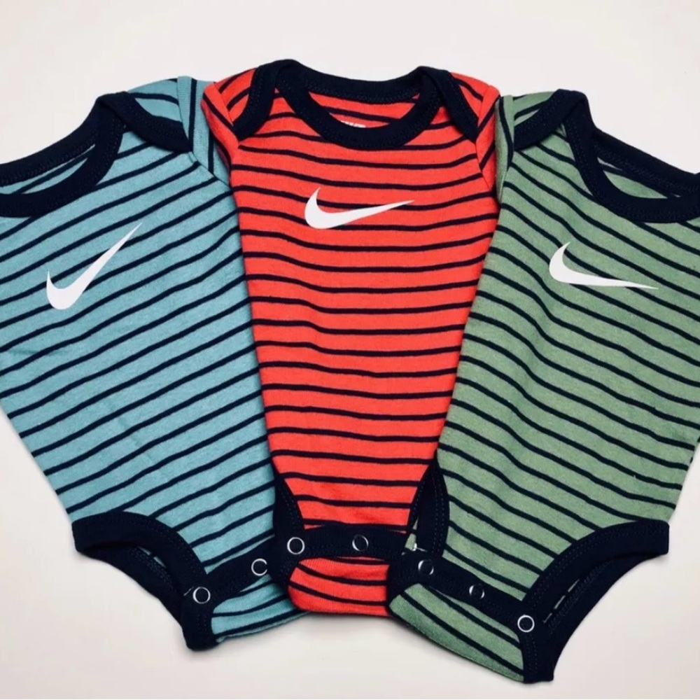 NIKE Baby boys 3-pc Outfit Gift Set Bodysuits Romper 3 Months